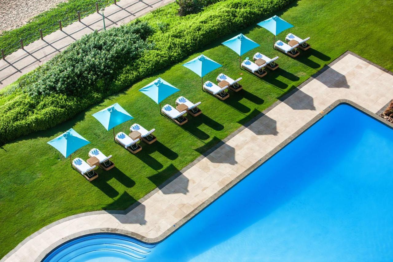 ホテル ビバリー ヒルズ ダーバン エクステリア 写真 The pool at the hotel