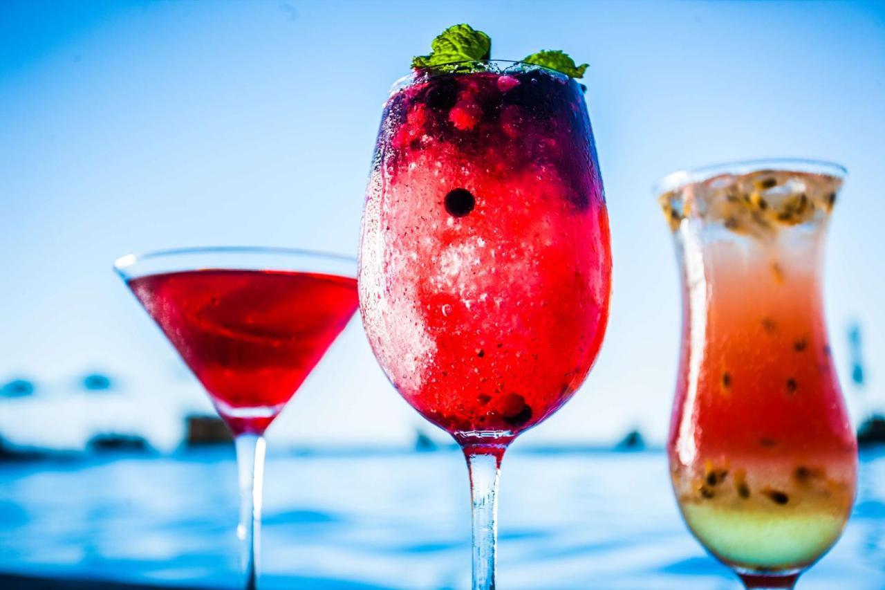 ホテル ビバリー ヒルズ ダーバン エクステリア 写真 A cosmopolitan, a blackberry bramble and a kiwi cocktail