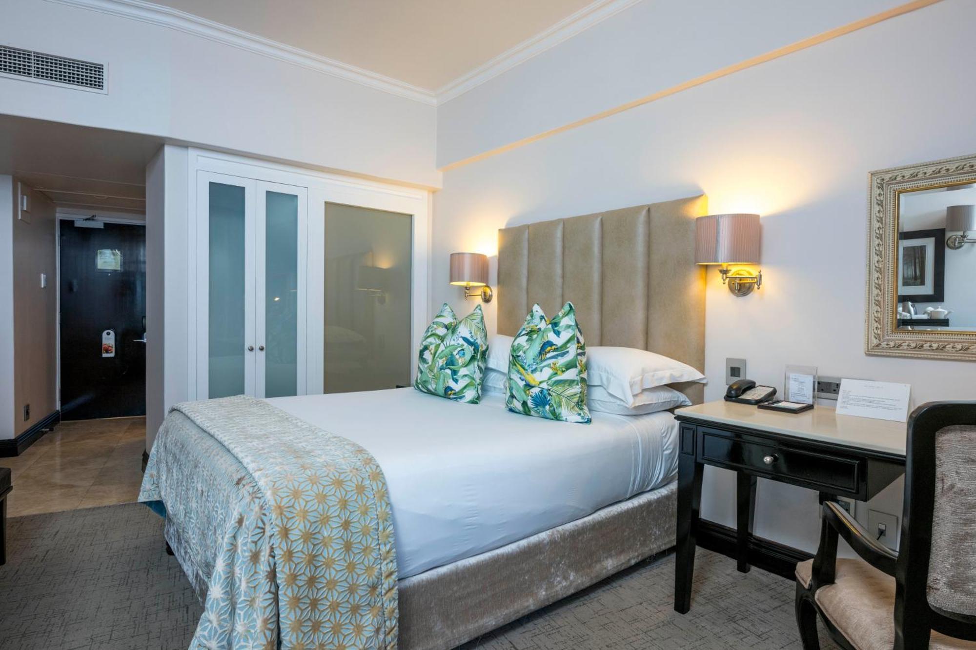 ホテル ビバリー ヒルズ ダーバン エクステリア 写真 A bedroom at the hotel