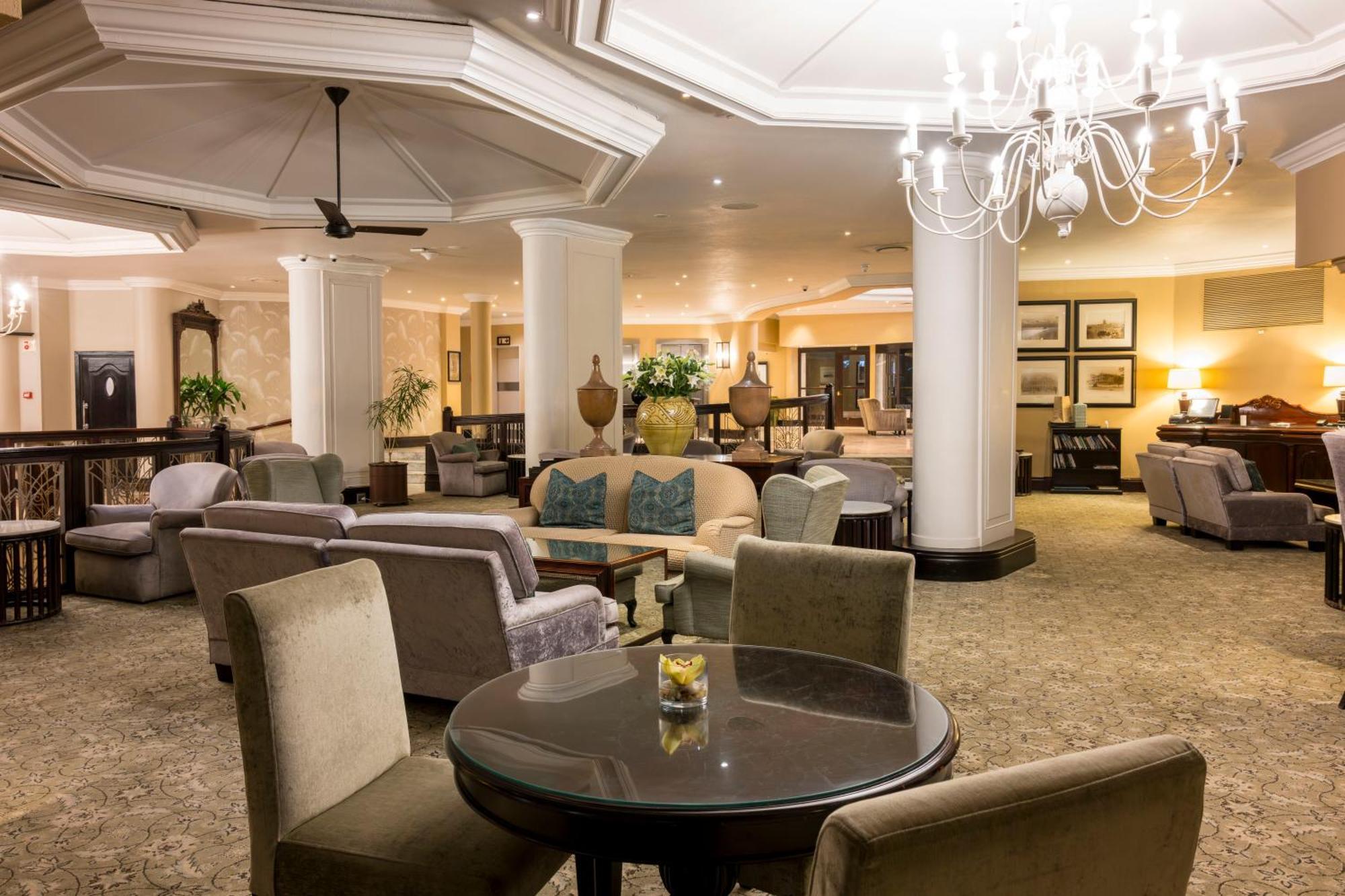 ホテル ビバリー ヒルズ ダーバン エクステリア 写真 The interior of the hotel