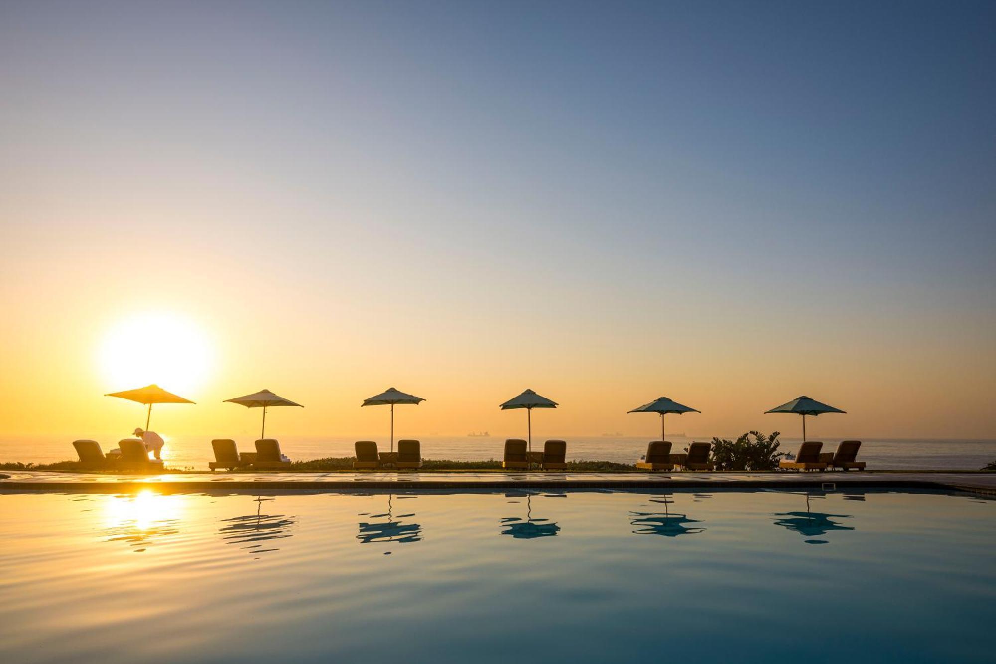 ホテル ビバリー ヒルズ ダーバン エクステリア 写真 Sunset at the pool