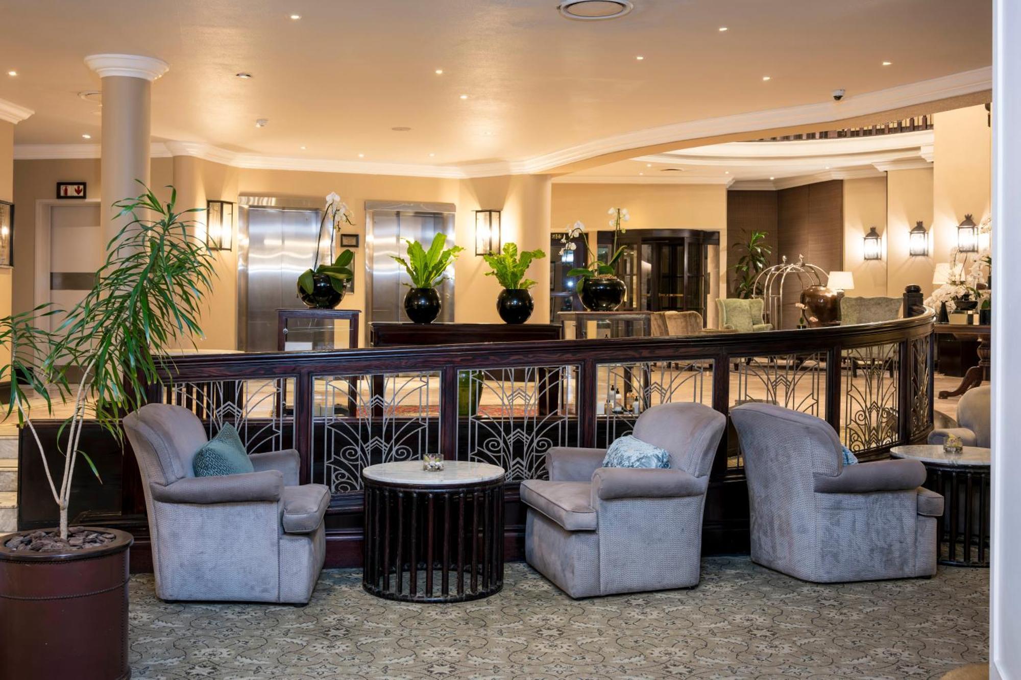 ホテル ビバリー ヒルズ ダーバン エクステリア 写真 The lobby of the hotel